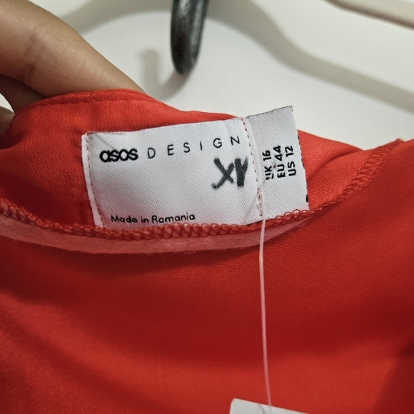 ASOS DESIGN Curve Satin Off The Shoulder Asymmetric Maxi Dress in Red Size 12 - Picture 9 of 13